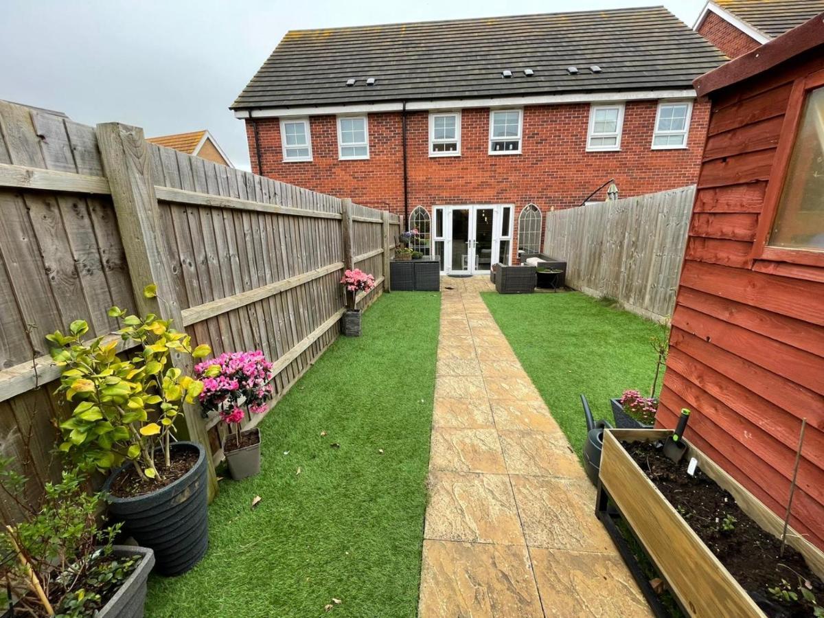 Comet Place Wellingborough Exteriör bild